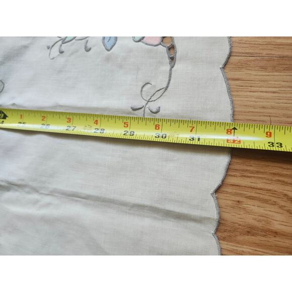 Vintage Embroidered Cutwork Tablecloth & 4 Napkins Floral Butterfly Cottagecore - Picture 5 of 9